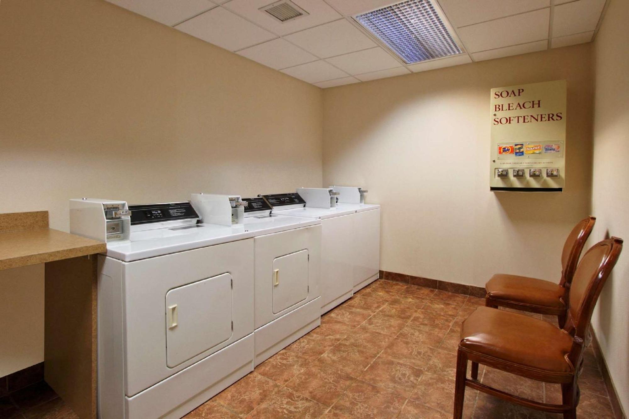 Hampton Inn & Suites Newtown Yardley Εξωτερικό φωτογραφία