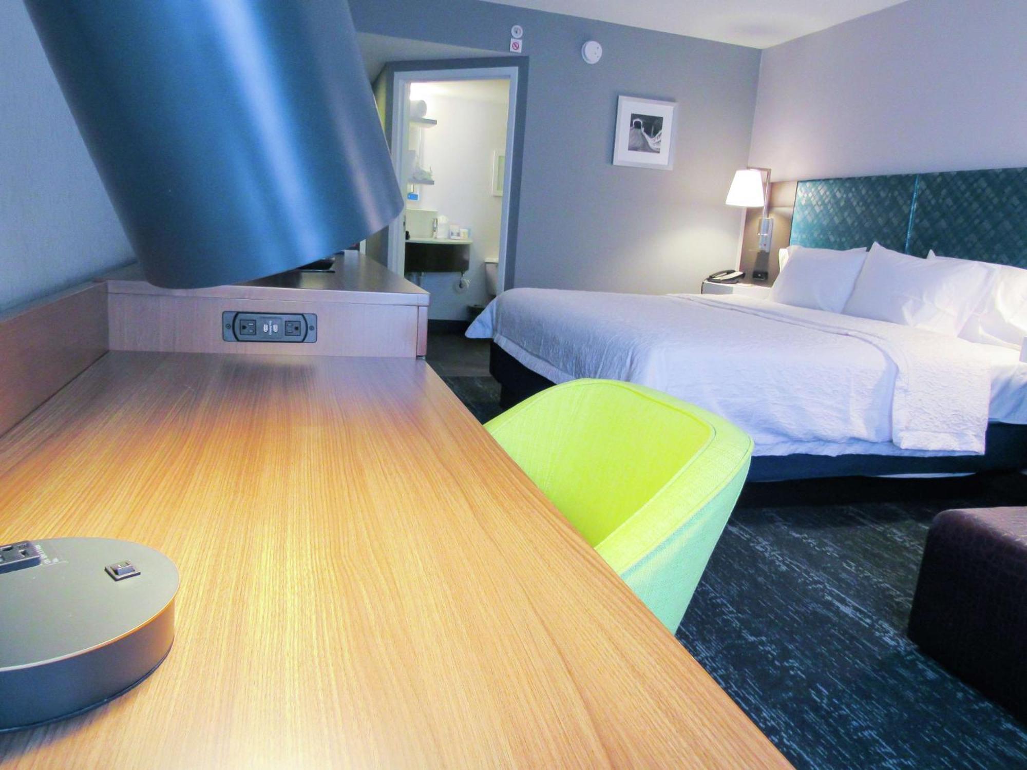 Hampton Inn & Suites Newtown Yardley Εξωτερικό φωτογραφία