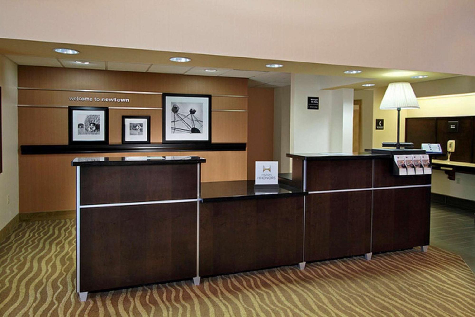 Hampton Inn & Suites Newtown Yardley Εξωτερικό φωτογραφία