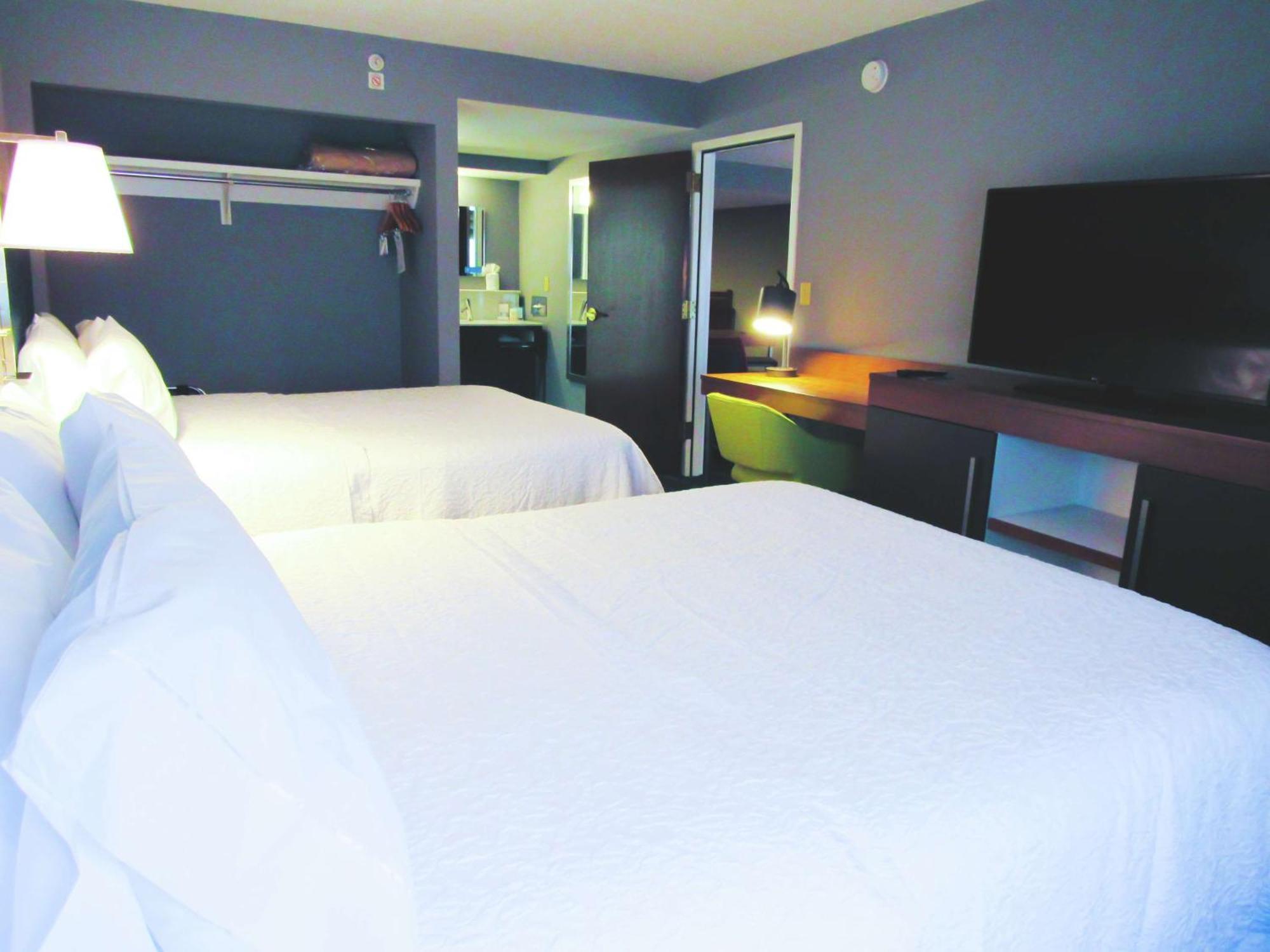 Hampton Inn & Suites Newtown Yardley Εξωτερικό φωτογραφία