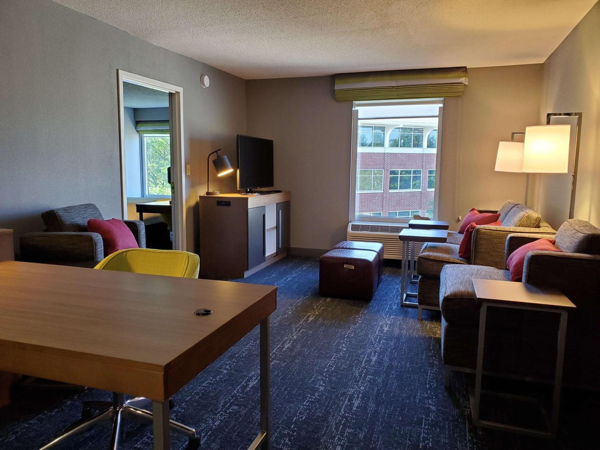 Hampton Inn & Suites Newtown Yardley Εξωτερικό φωτογραφία