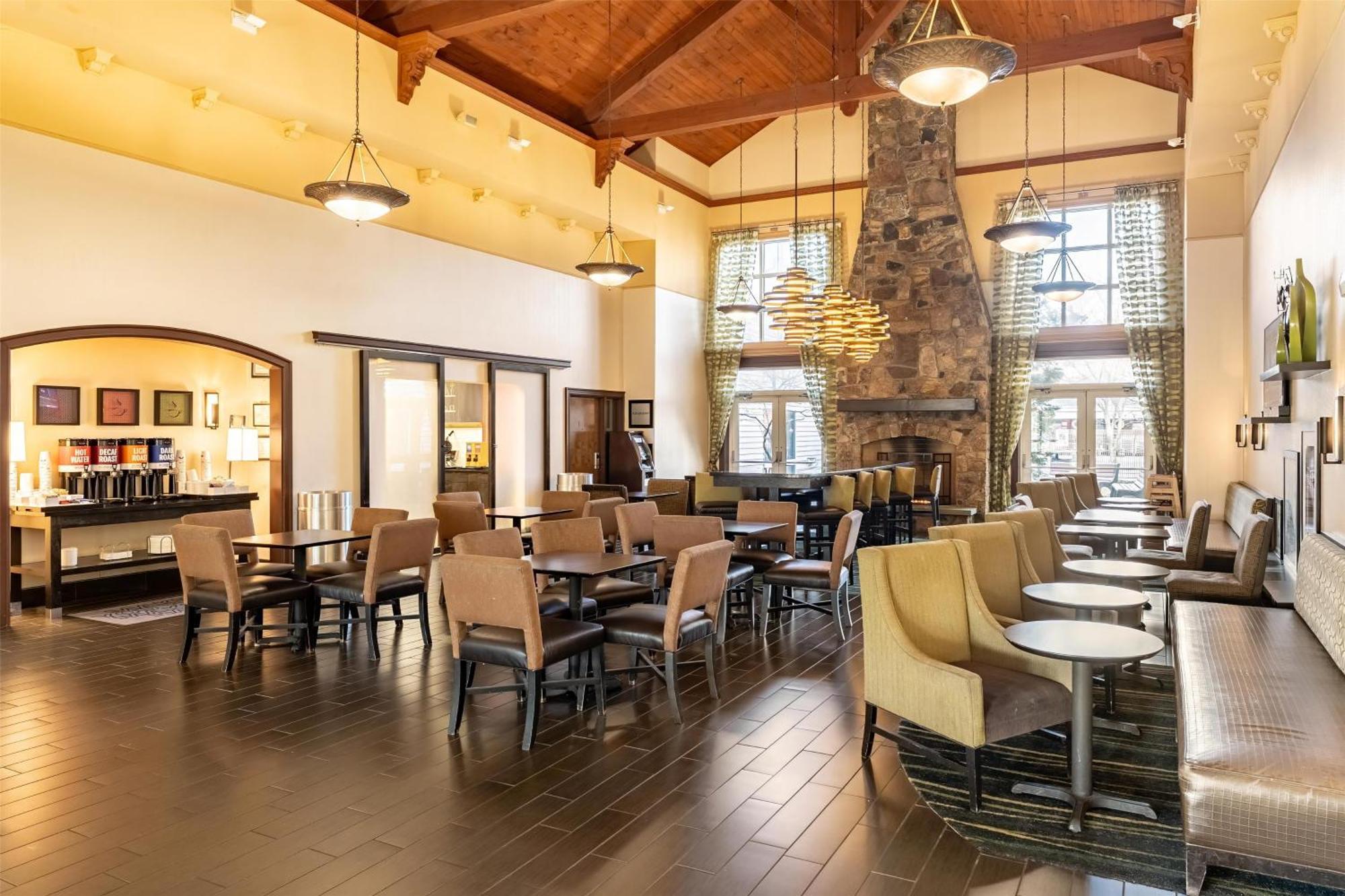 Hampton Inn & Suites Newtown Yardley Εξωτερικό φωτογραφία
